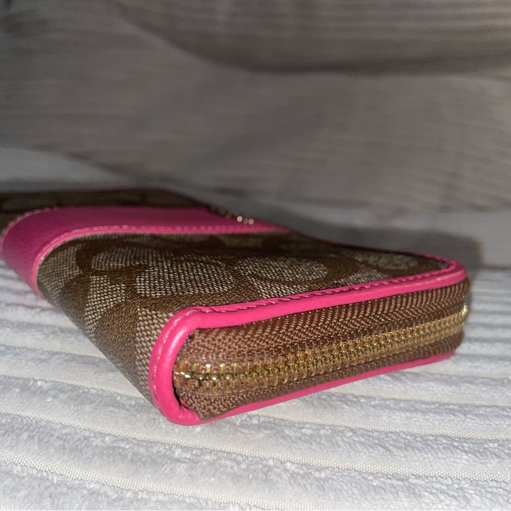 Coach Brown Signature Wallet with Pink Trim 💕 - Picture 8 of 9